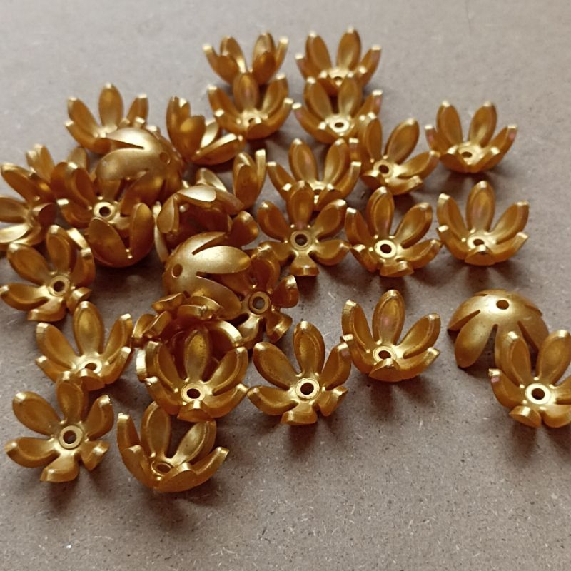 kelopak bunga mutiara seri warna gold