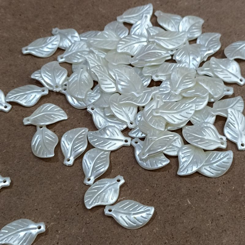 95pcs daun mini mutiara