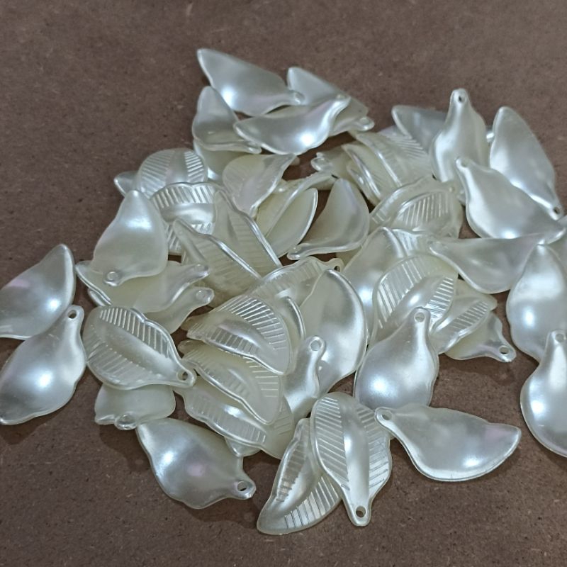 30pcs daun lengkung mutiara