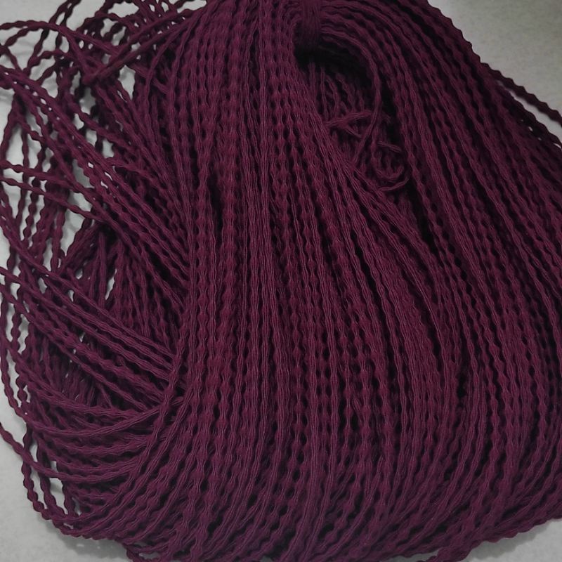 merah maroon