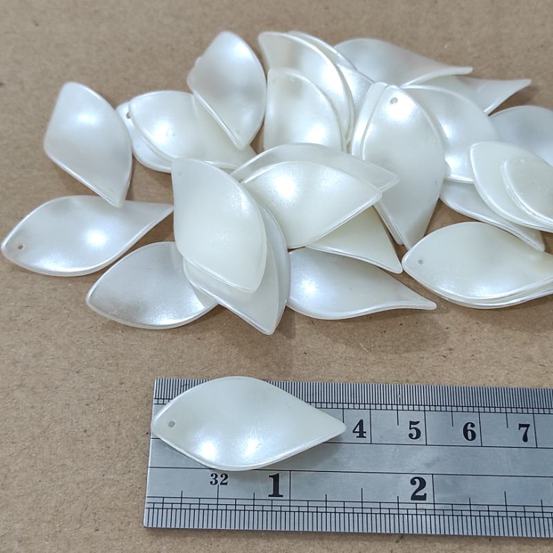 25pcs kelopak ulir mutiara