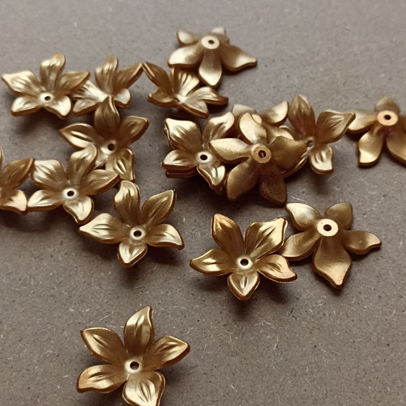 kelopak bunga mutiara seri warna gold